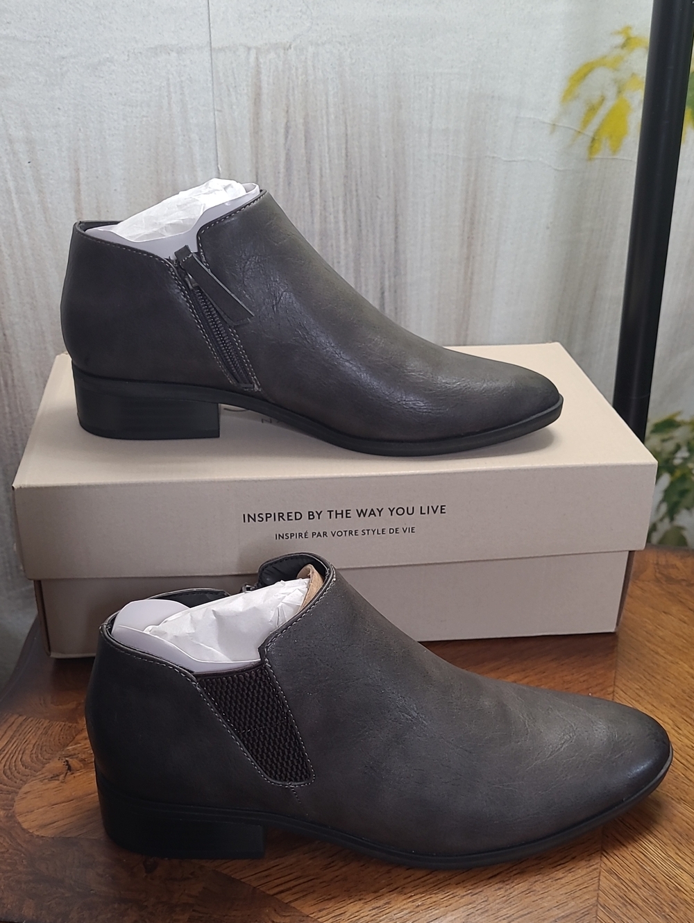 New in box! Soul Naturalizer Respect Womens 7.5 smoke gray classic ankle bootie